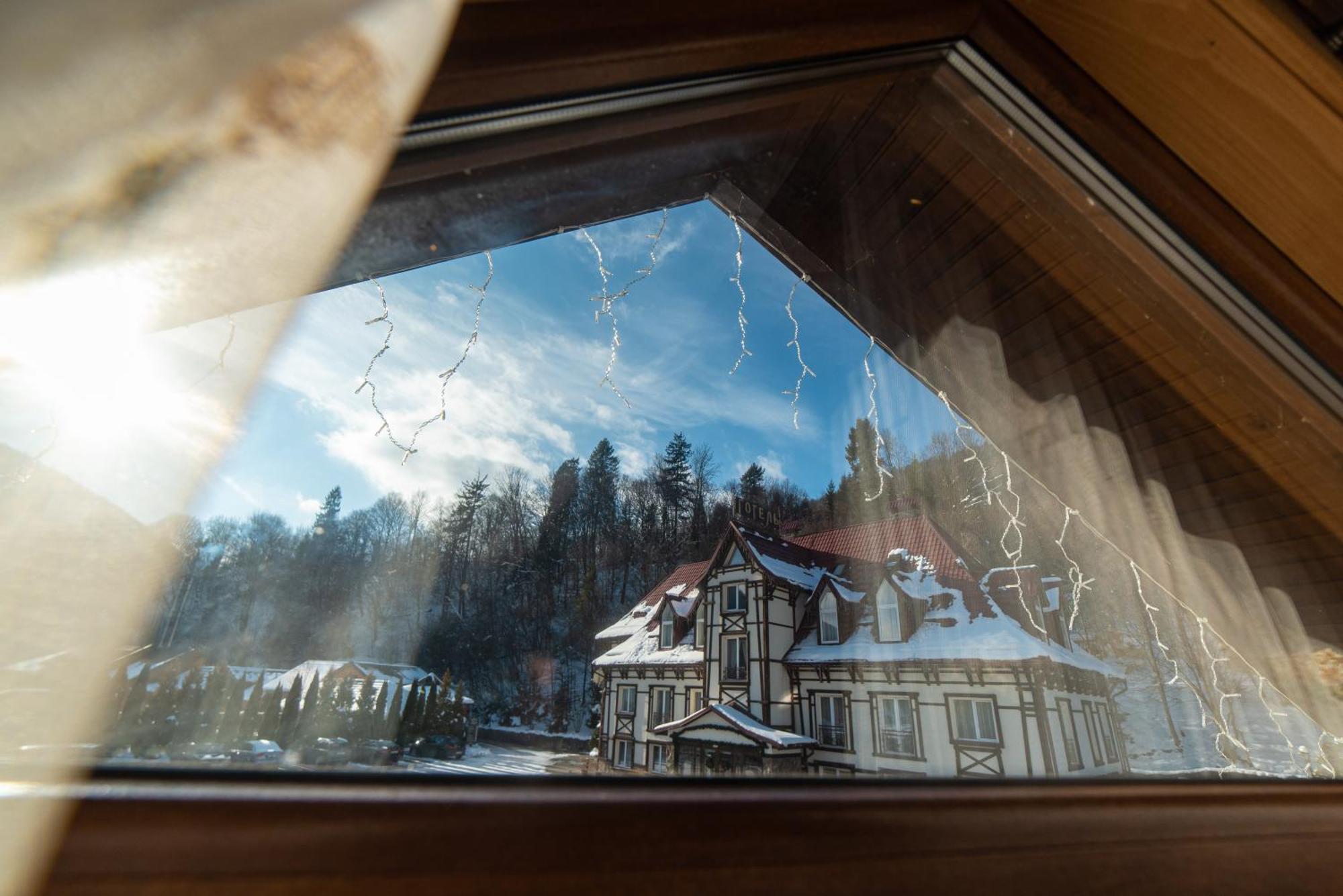 Zolota Forel Hotel Korosztyiv Kültér fotó