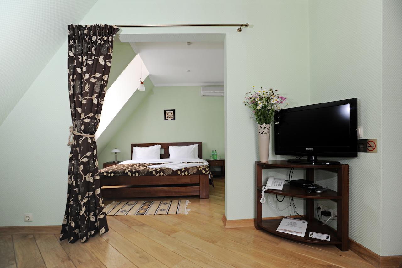 Zolota Forel Hotel Korosztyiv Szoba fotó