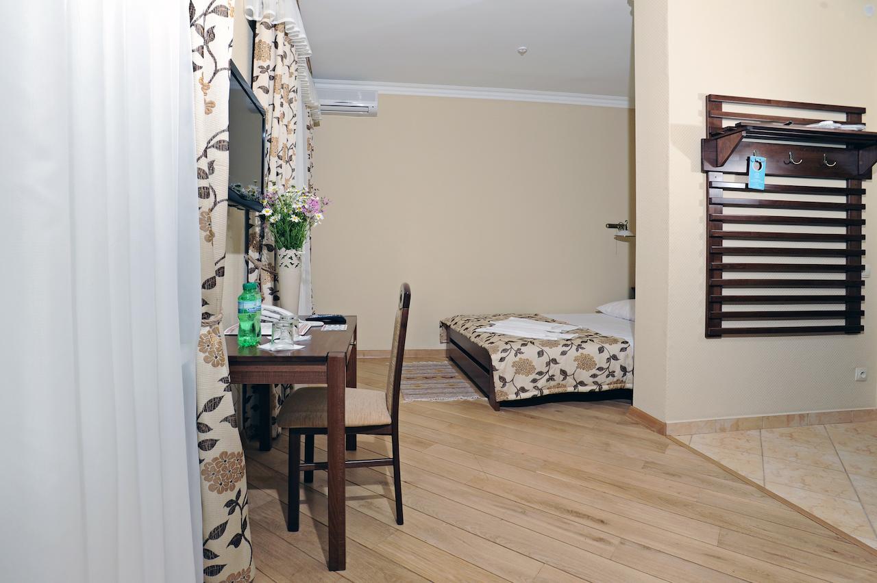 Zolota Forel Hotel Korosztyiv Szoba fotó